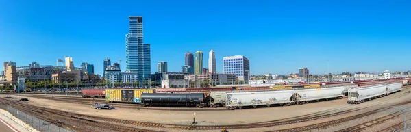 美国圣迭戈 2020年3月29日 圣地亚哥全景与美国加利福尼亚州火车站的火车车厢 — 图库照片
