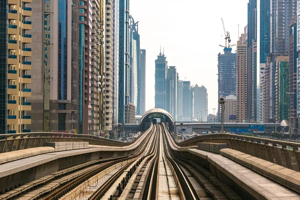 Dubai United Arab Emirates มกราคม 2020 รถไฟใต ไบในว นฤด อนในด — ภาพถ่ายสต็อก
