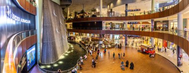 DUBAI, BAE - 25 Aralık 2019 Dubai AVM Panoraması, Birleşik Arap Emirlikleri