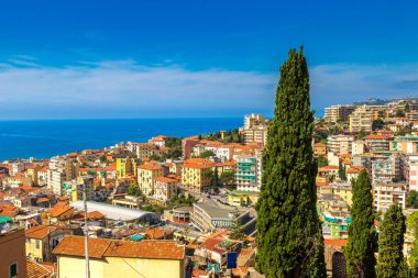 San Remo panoramik havadan görünümü içinde bir güzel yaz gün, İtalya