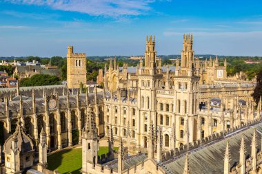 Hava panoramik All Souls College, Oxford Üniversitesi, Oxford'da bir güzel yaz günü, İngiltere, Amerika Birleşik Devletleri