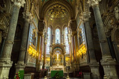 Lyon, Fransa Notre Dame de Fourviere Bazilikası'na iç güzel yaz gün