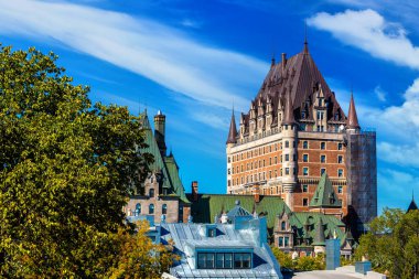 Eski Quebec City, Kanada 'daki Frontenac Şatosu' nun (Fairmont Le Chateau Frontenac) panoramik manzarası