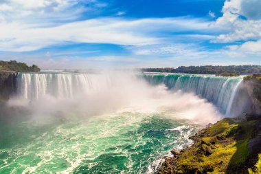 Kanada 'da Niagara Şelaleleri, At nalı Şelaleleri, Niagara Şelaleleri, Ontario, Kanada' da güneşli bir günde