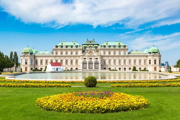 Fontän Och Slottet Belvedere Wien Vacker Sommardag — Stockfoto
