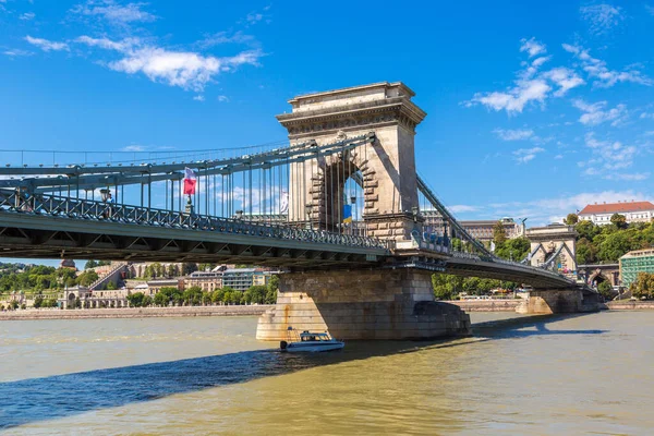 Αλυσσιδωτή Γέφυρα Στη Βουδαπέστη Της Ουγγαρίας Μια Όμορφη Καλοκαιρινή Μέρα — Φωτογραφία Αρχείου