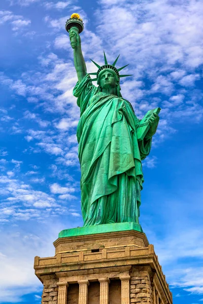 Statue Liberty Blue Sky Beautiful Cloud Background New York City — Stock Photo, Image