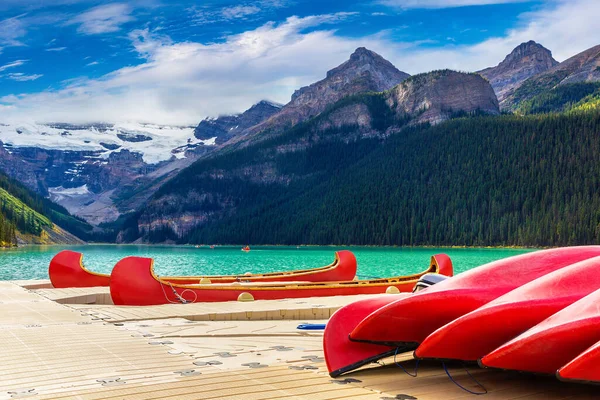 Canoes Lake Louise Banff National Park Canada — Stock Photo, Image