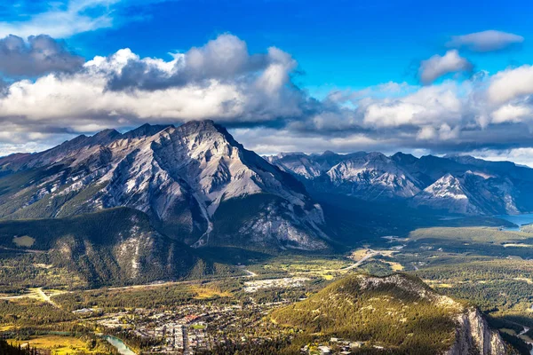 Πανοραμική Εναέρια Άποψη Της Πόλης Banff Στο Bow Valley Στο — Φωτογραφία Αρχείου