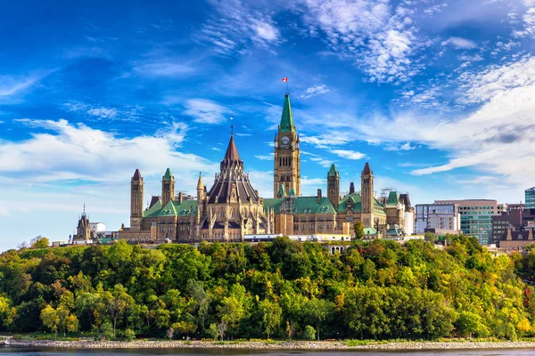 Καναδικό Κοινοβούλιο Στην Οτάβα Και Ποτάμι Μια Ηλιόλουστη Μέρα Καναδάς — Φωτογραφία Αρχείου