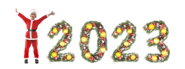 산타클로스 복장을 크리스마스 가지를 배경으로 2023 — 스톡 사진
