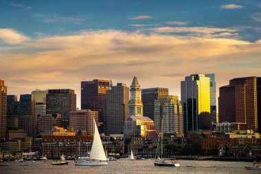 Gün batımında Boston şehir manzarasının panoramik görüntüsü, ABD