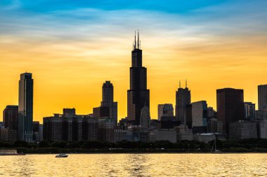 Chicago 'nun panoramik şehir manzarası gün batımında, Illinois, ABD