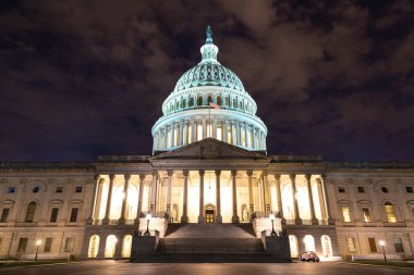ABD Kongre Binası gece yarısı Washington DC, ABD 'de.