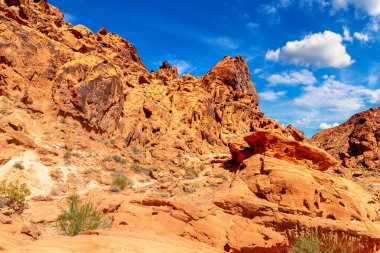 Ateş Vadisi Parkı güneşli bir günde, Nevada, ABD