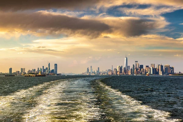 Cruise Wassen Schuim Hudson Rivier Panoramisch Uitzicht Het Vrijheidsbeeld Manhattan — Stockfoto