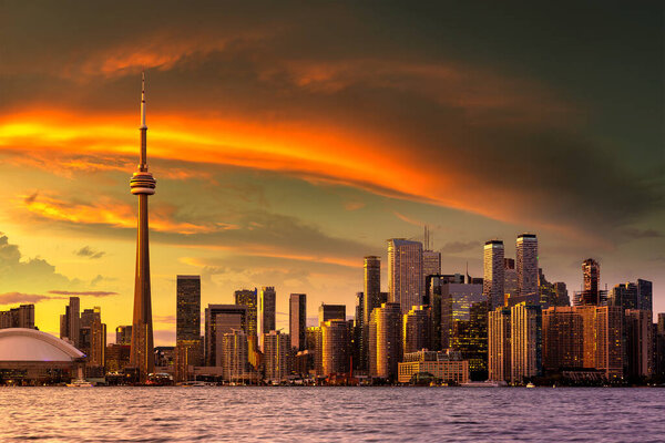 Мбаппе вид на горизонт Торонто на закате, Онтарио, Канада