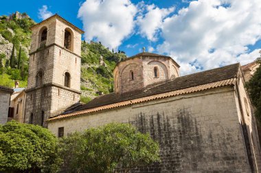 Kotor eski kilisede bir güzel yaz günü, Karadağ