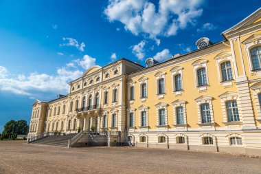 Rundale sarayda bir güzel yaz günü, Letonya