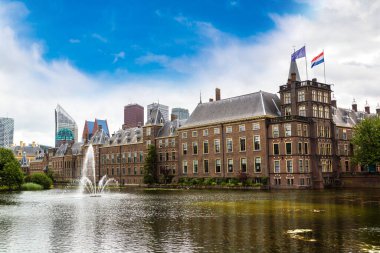 Binnenhof palace, Lahey'deki Hollanda Parlamentosu'nda bir güzel yaz günü, Hollanda