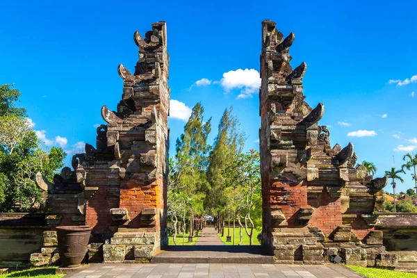 Traditionell Ingång Till Taman Ayun Temple Bali Indonesien Solig Dag — Stockfoto