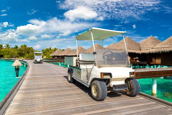 Golf Cart Maldives Island Luxury Resort Villas — Stock Photo, Image
