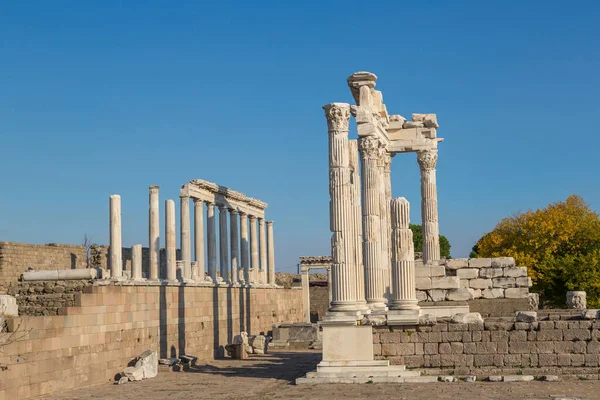 Temple Trajan Ancient City Pergamon Bergama Turkey Beautiful Summer Day — Stock Photo, Image