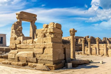 Güneşli bir günde Dendera Tapınağı, Luxor, Mısır