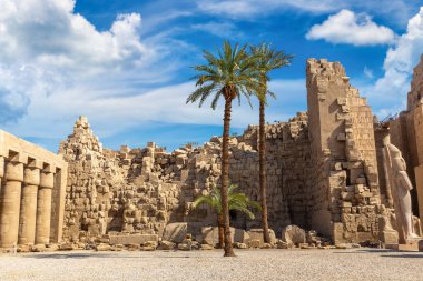 Karnak Tapınağı güneşli bir günde, Luxor, Mısır