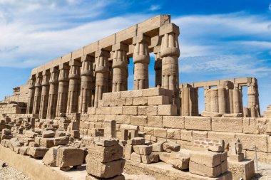 Luxor Tapınağı güneşli bir günde, Luxor, Mısır