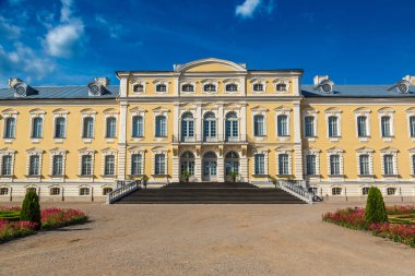 Rundale sarayda bir güzel yaz günü, Letonya