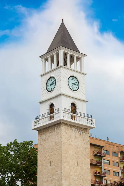在一个美丽的夏日 阿尔巴尼亚地拉那钟楼 — 图库照片