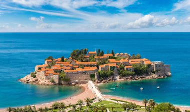 Bir güzel yaz günü, Karadağ, Budva'nın Sveti Stefan Adası Panoraması
