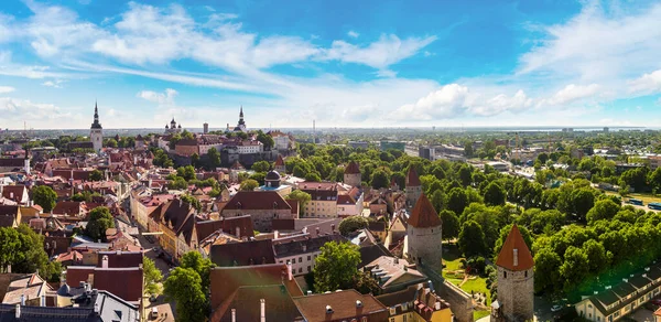 空中のタリン旧市街ビューと美しい夏の日 エストニア Toompea — ストック写真