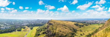 Cityscape Edinburgh Arthur'un koltuk bir güzel yaz günde, İskoçya, Birleşik Krallık