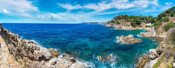 Panorama Skał Wybrzeżu Miejscowości Lloret Mar Piękny Letni Dzień Costa — Zdjęcie stockowe