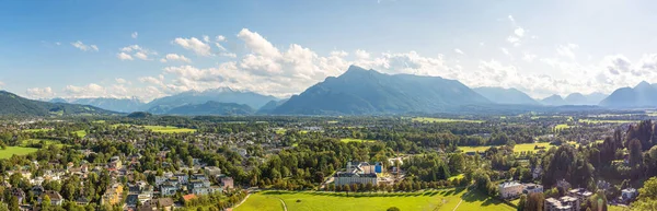 Πανοραμική Αεροφωτογραφία Του Σάλτσμπουργκ Στην Αυστρία Μια Όμορφη Καλοκαιρινή Μέρα — Φωτογραφία Αρχείου