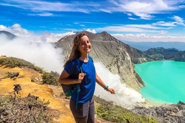 Woman Traveler Crater Active Volcano Ijen Java Island Indonesia — Stock Photo, Image