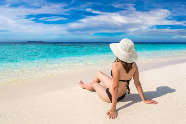 Sexy Beautiful Woman Sitting Luxury Tropical Beach Sunny Summer Day — Stock Photo, Image