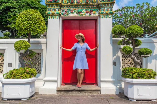 Жінка Подорожувала Храмі Ват Бангкоку Влітку — стокове фото