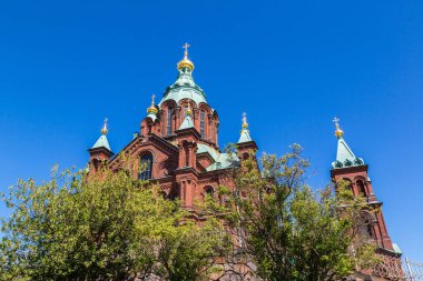 Helsinki 'deki Uspenski Ortodoks Katedrali güzel bir yaz günü, Finlandiya