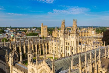 Hava panoramik All Souls College, Oxford Üniversitesi, Oxford'da bir güzel yaz günü, İngiltere, Amerika Birleşik Devletleri
