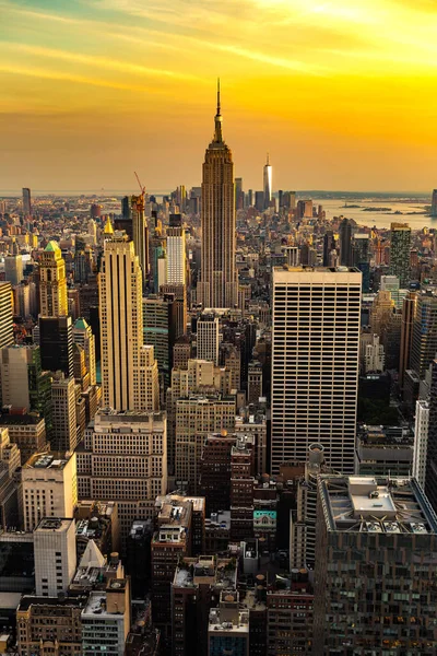 美国纽约州纽约市 2020年3月15日 美国纽约州纽约市日落时分的曼哈顿全景鸟瞰 — 图库照片