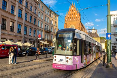 KRAKOW, POLAND - 11 Eylül 2022: Polonya 'nın Krakow kentindeki modern tramvay