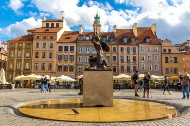 WARsaw, POLAND - 19 Eylül 2022 - Varşova 'nın güneşli bir günde, Polonya' nın başkenti Varşova 'nın sembolü