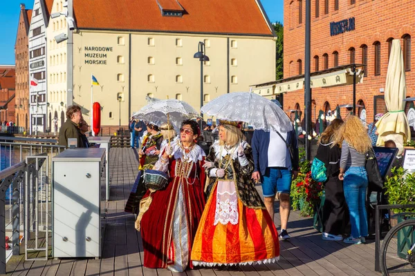 Gdansk Πολωνια Σεπτεμβριου 2022 Ομάδα Γυναικών Ντυμένων Πολωνικό Παραδοσιακό Λαϊκό — Φωτογραφία Αρχείου