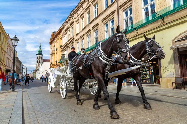 Krakow Polónia Setembro 2022 Carruagens Cavalos Cracóvia Dia Ensolarado Polônia — Fotografia de Stock