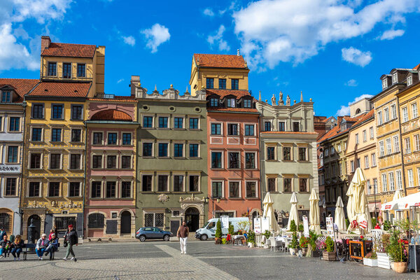 WARSAW, POLAND - SEPTEMBER 19, 2022: Old town sqare in Warsaw in a sunny day, Warsaw, Poland