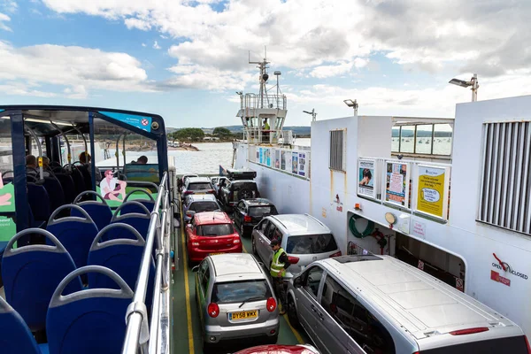Poole Förenade Kungariket Juni 2022 Dubbeldäckare Buss Chain Ferry Sandbanks — Stockfoto