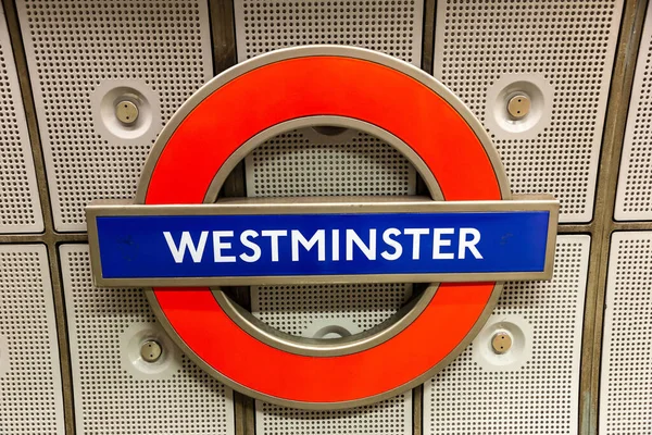 英国伦敦 2022年6月26日 英国伦敦威斯敏斯特地铁站的标志 — 图库照片